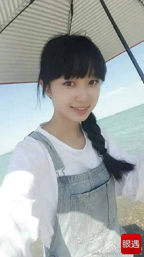 河南大学95后校花晒最美校服照(3)