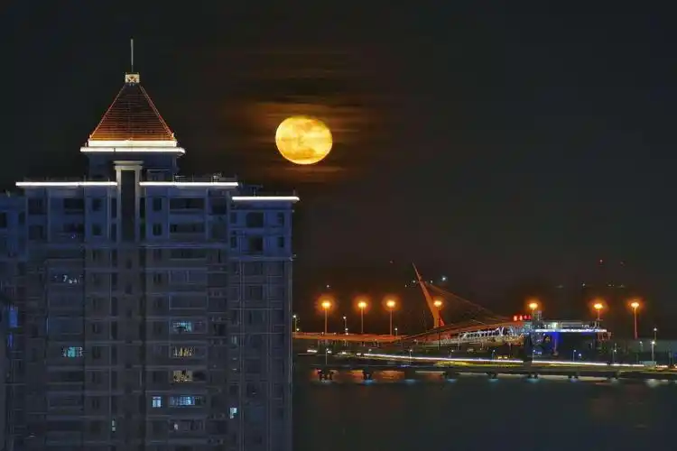 十七的月亮也很漂亮