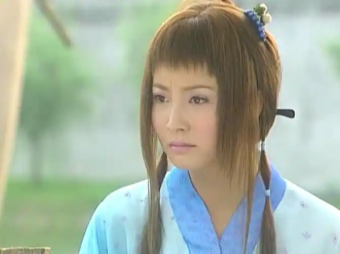 于楚楚从小到大生活在乡间看似质朴却是风云中最精致的girl