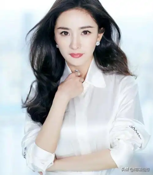 杨幂最惊艳的妆容(女人过了30岁适合)(2)