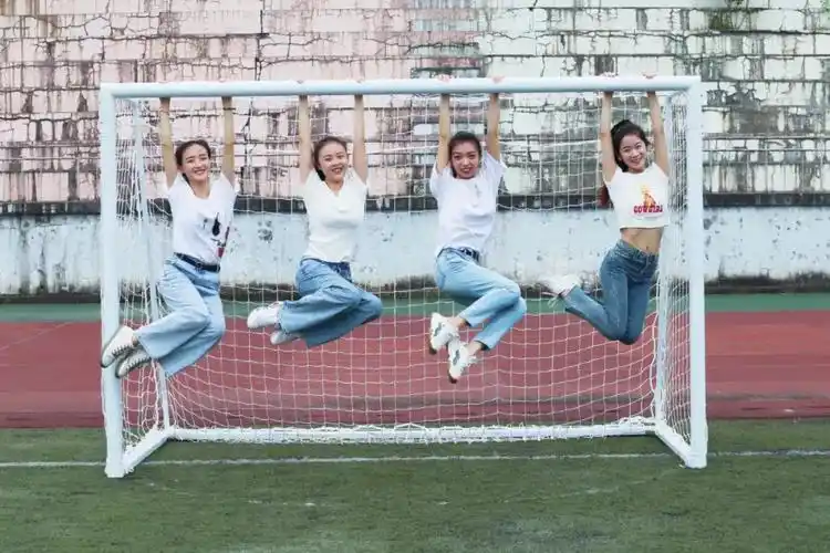 创意毕业照如果可以我愿走遍校园用2020个pose致敬追梦的青春和深爱的