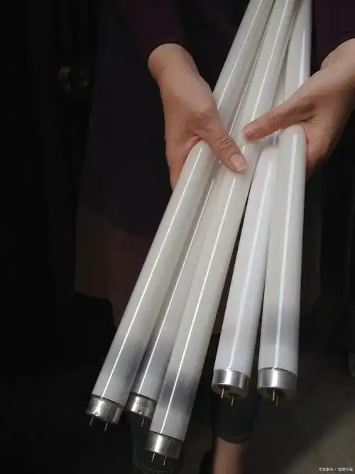 掌握一些小技巧,自己也能轻松换灯管!