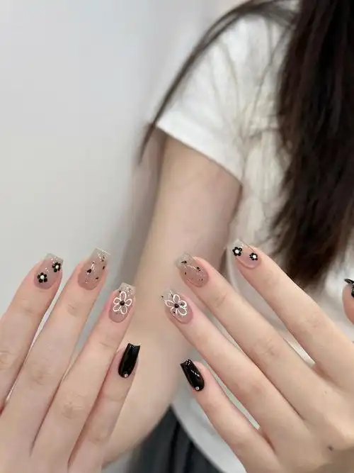 时尚达人必备指甲