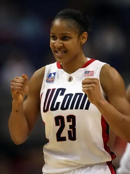 美国女篮公布世锦赛12人名单 摩尔携格里娜入选