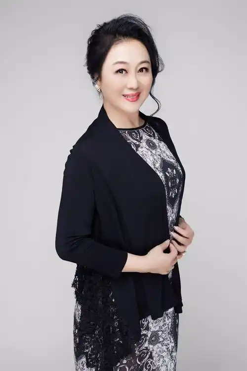 陈韵红,国家一级演员,第12届中国戏剧梅花奖,文化部首届"文华个人表演