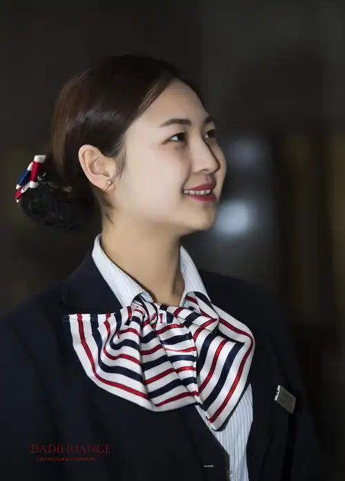 银行服饰小美女