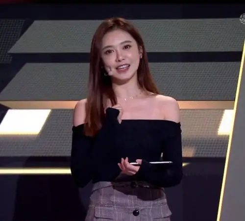 腾讯体育当家主播美娜,无数宅男球迷女神,却依旧被秦奋"甩"了