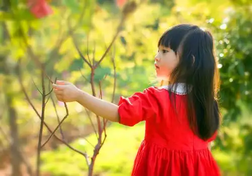 天使小女孩空间图片_萌萌的小女孩_可爱图片_精品库