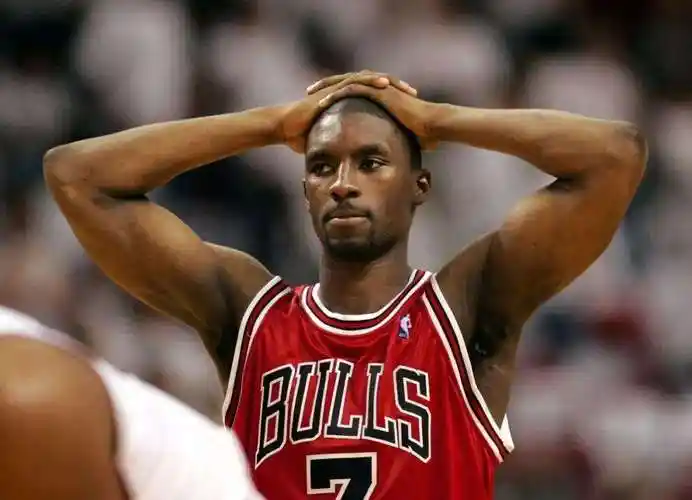 本·戈登在2004年nba选秀大会上于首轮第3顺位被公牛队选中,新秀赛季