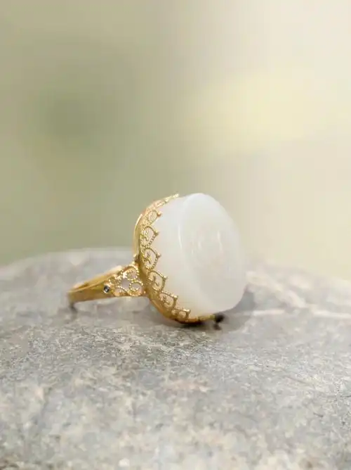 新疆和田玉羊脂玉莲花金镶戒指