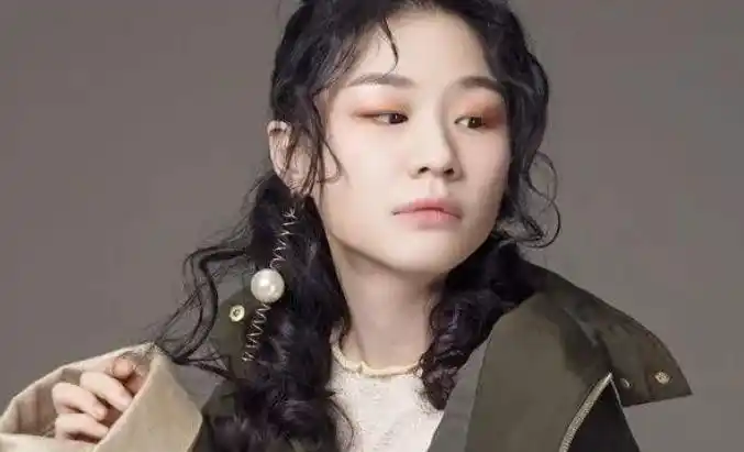 q1:金靖的个人简介是怎么样的?