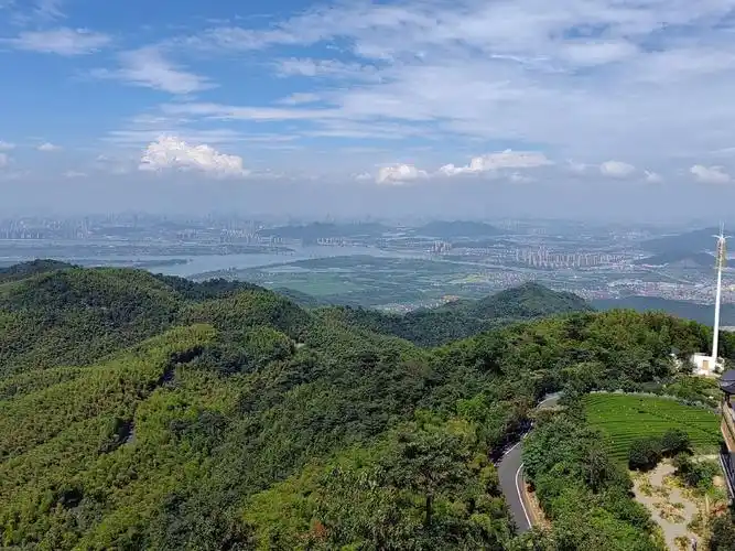 萧山寺坞岭上俯瞰杭州三江汇 - 抖音