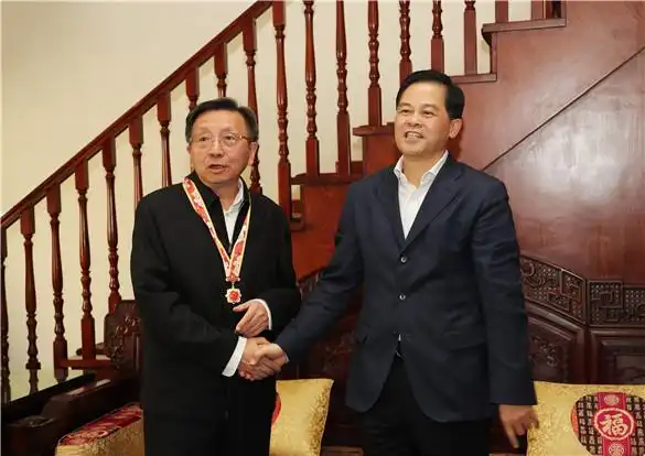 陈豪走访慰问"庆祝中华人民共和国成立70周年"纪念章获得者代表