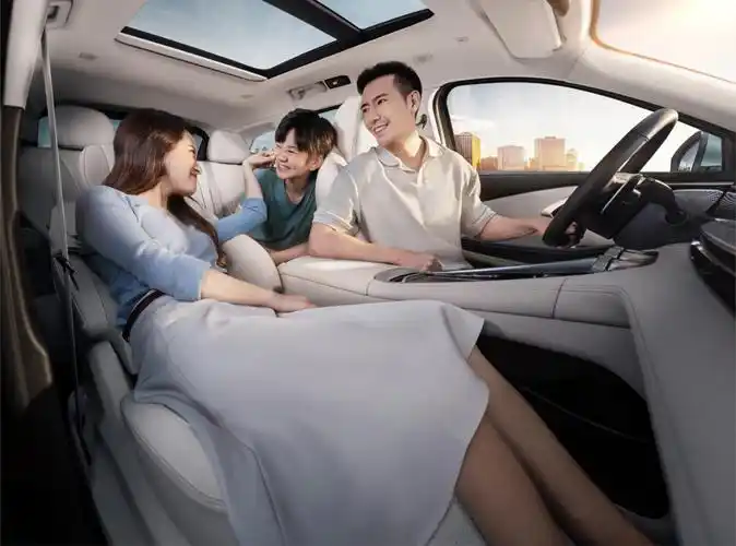 出行乘车,舒服的乘坐姿态可以让驾程更轻松,星途凌云专属女王副驾