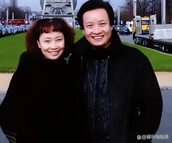 阎维文在比赛结束后,开始全心陪伴妻子接受治疗.