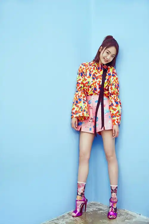 孙铱曝最新写真花漾少女元气满满