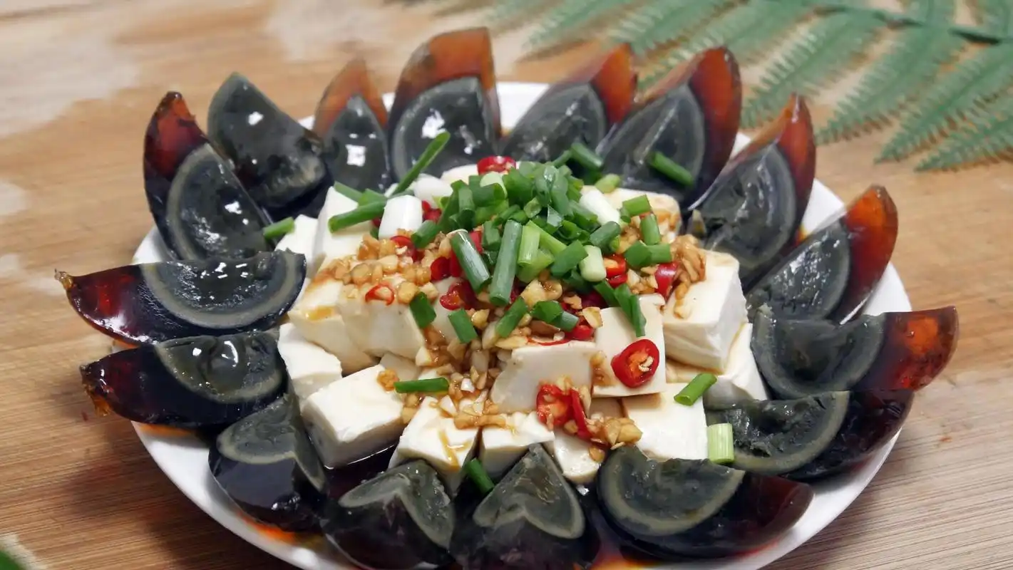 皮蛋拌豆腐,这样组合吃太美味了,比肉都香,客人吃了都叫好