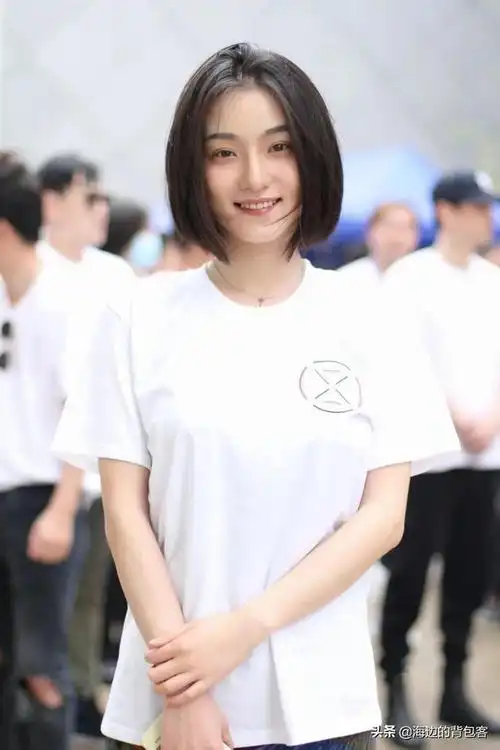 内地90后美女演员洪爽身材一流短发的她超霸气