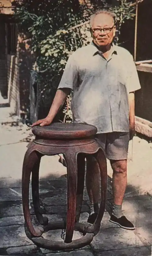 王世襄藏五足内卷香几 现存上海博物馆"瓷器怕方,木器怕圆",王世襄