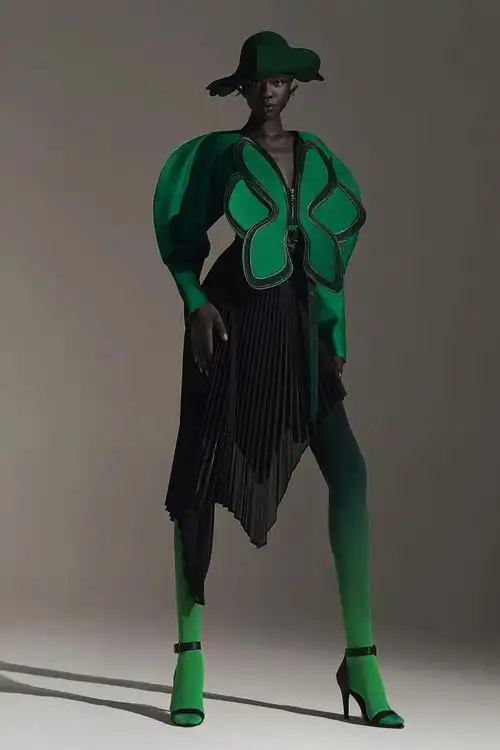 美到心颤的大波浪设计与未来主义创新面料!