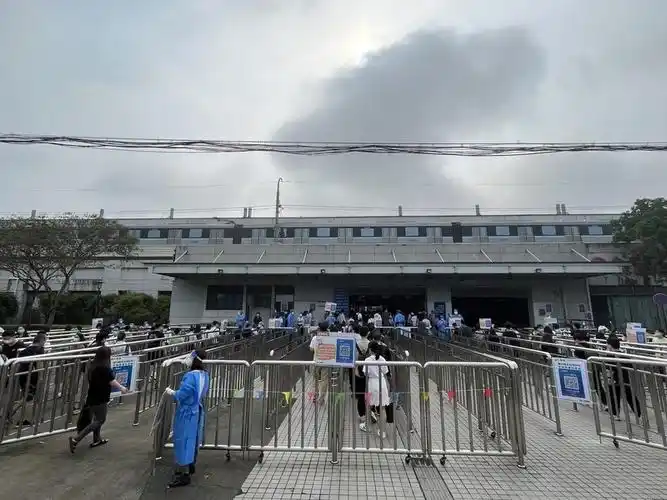 扫场所码致9号线佘山站排长队如何缓解记者实地体验改进措施有效