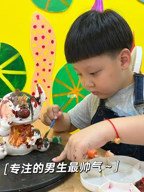 专注帅气的熙宝哥挑战西瓜头