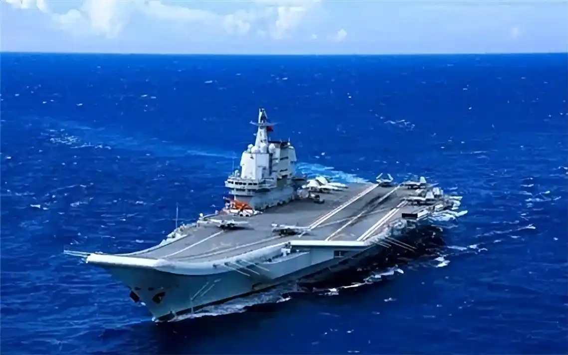 山东舰遭美军双航母"夹击",实力差距悬殊,福建舰要加快速度了