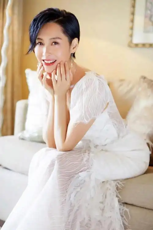 朱茵壁纸朱茵饰演的紫霞仙子是最经典的角色