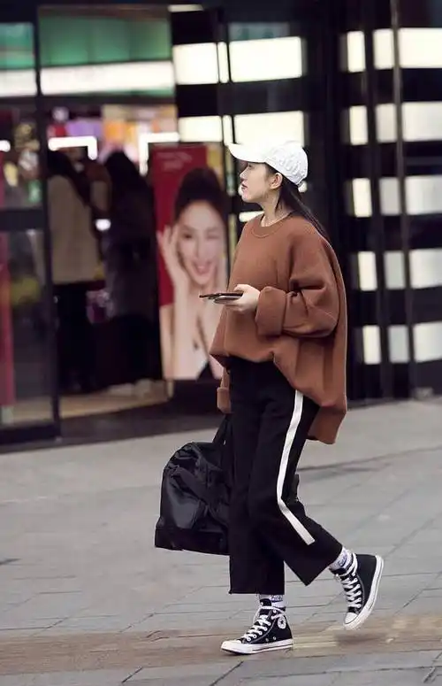 原创冬季街拍时髦的美女穿衣搭配不拘一格女人味十足