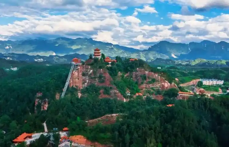 乌龙山大峡谷景区太平山景区矮寨奇观旅游区乾州古城景区恢复开放