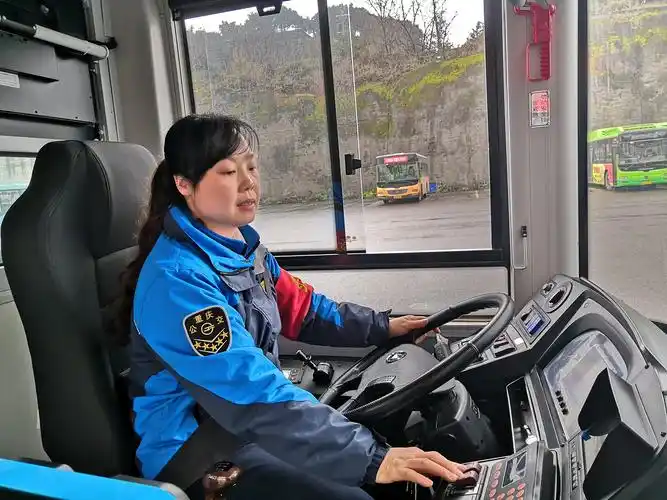 【巾帼竞芬芳】 致敬不平凡的"公交女神" - 重庆城市交通开发投资