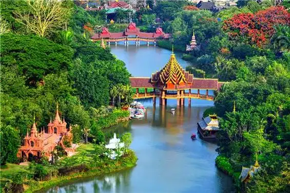 曼听公园位于云南西双版纳傣族自治州首府景洪市,处于澜沧江与流沙河