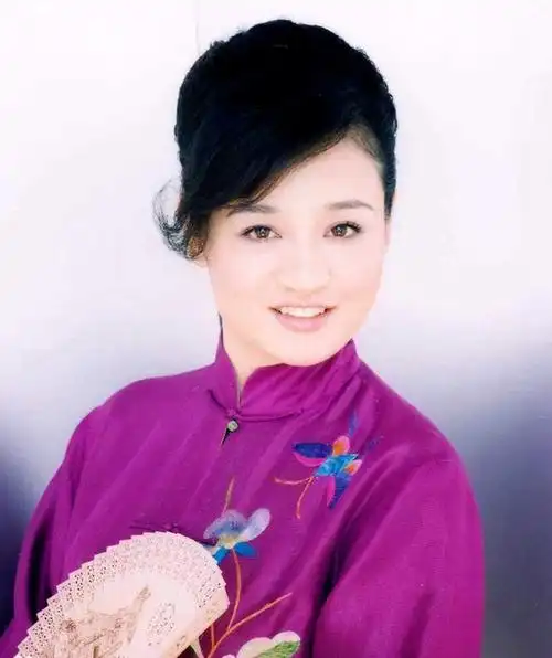 【伍宇娟图片】成名于《雪山飞狐》袁紫衣,光阴似箭,54岁伍宇娟有啥样