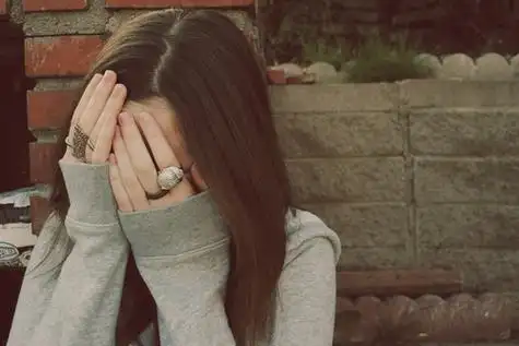 她打工供男友读到研究生,二十九岁准备结婚时,一条短信让她慌了