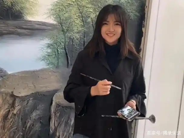 大家好,这里是揭录生活,今天揭哥带你一起了解壁画师佳佳成名背后的