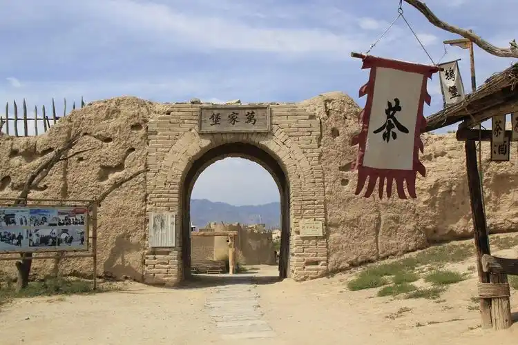 粗犷,荒凉等为特色,主要景点有明城,清城,老银川一条街等多处影视拍摄