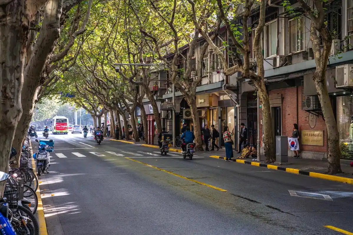 嬉行记# 上海福州路文化街,作为这座城市的瑰宝,其源远流长的历史