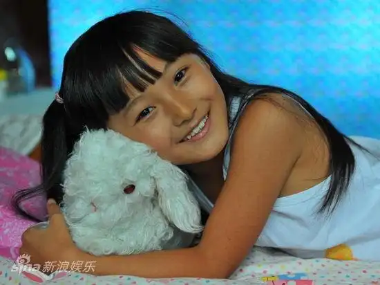 资料图片丑角爸爸剧照牛欣欣饰童年赵小萍