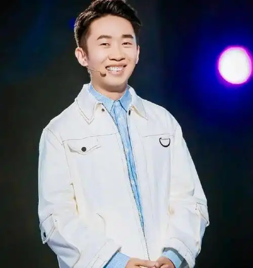 杨迪是新时代搞笑主持人,用"剪视频"过了两个生日