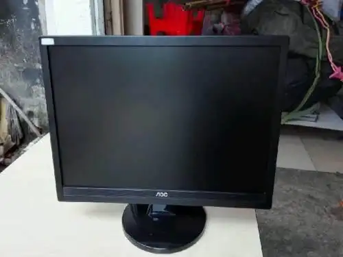 广西大学便宜一台9成新aoc19寸液晶显示器如图