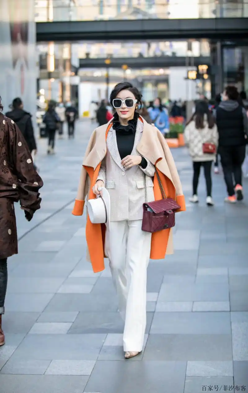 女王范儿的心机穿搭,在春天的街头,少不了这几套时髦的组合