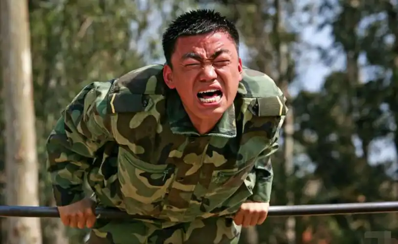 士兵突击幕后起初王宝强拒演许三多徐帆出面将他一语点醒