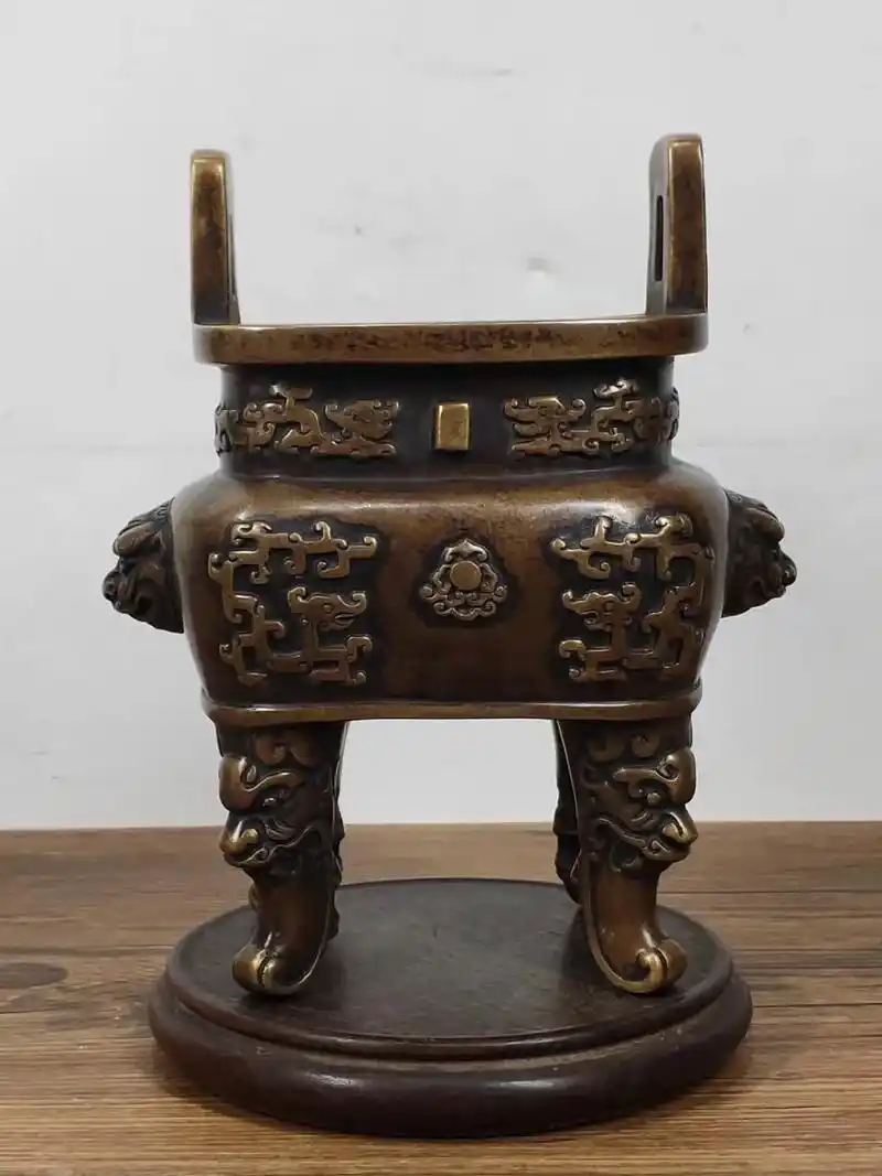 老珍藏,【大明宣德年製】底款,鼎式老铜香炉一个,传世包浆,皮 - 抖音