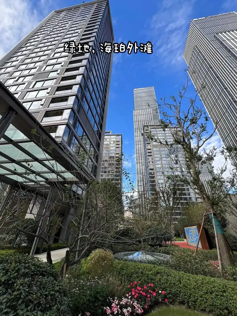 外滩板块绿地海珀外滩上海黄浦江畔的核心地.