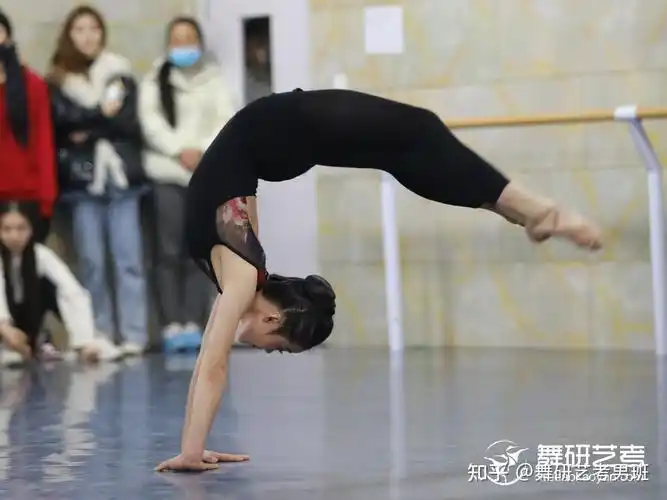 高一走舞蹈艺术生行嘛? - 知乎