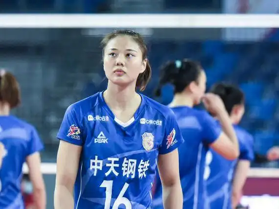 中国女子排球运动员,场上司职接应,效力于江苏中天钢铁女排俱乐部