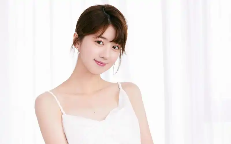 李凯馨清新淡雅写真桌面壁纸高清大图预览1920x1200_大陆明星下载_美