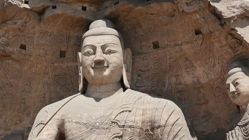 探秘山西云冈石窟大佛微笑了上千年每个角度都有不同的表情