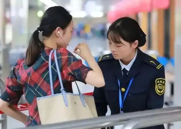 "不想上班倒贴钱",地铁员工感慨"离职潮",一番话太真实了|薪资|铁饭碗