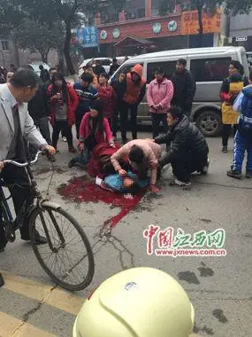 南昌一中学生遭城管执法车撞击死亡:死者负主责(图)